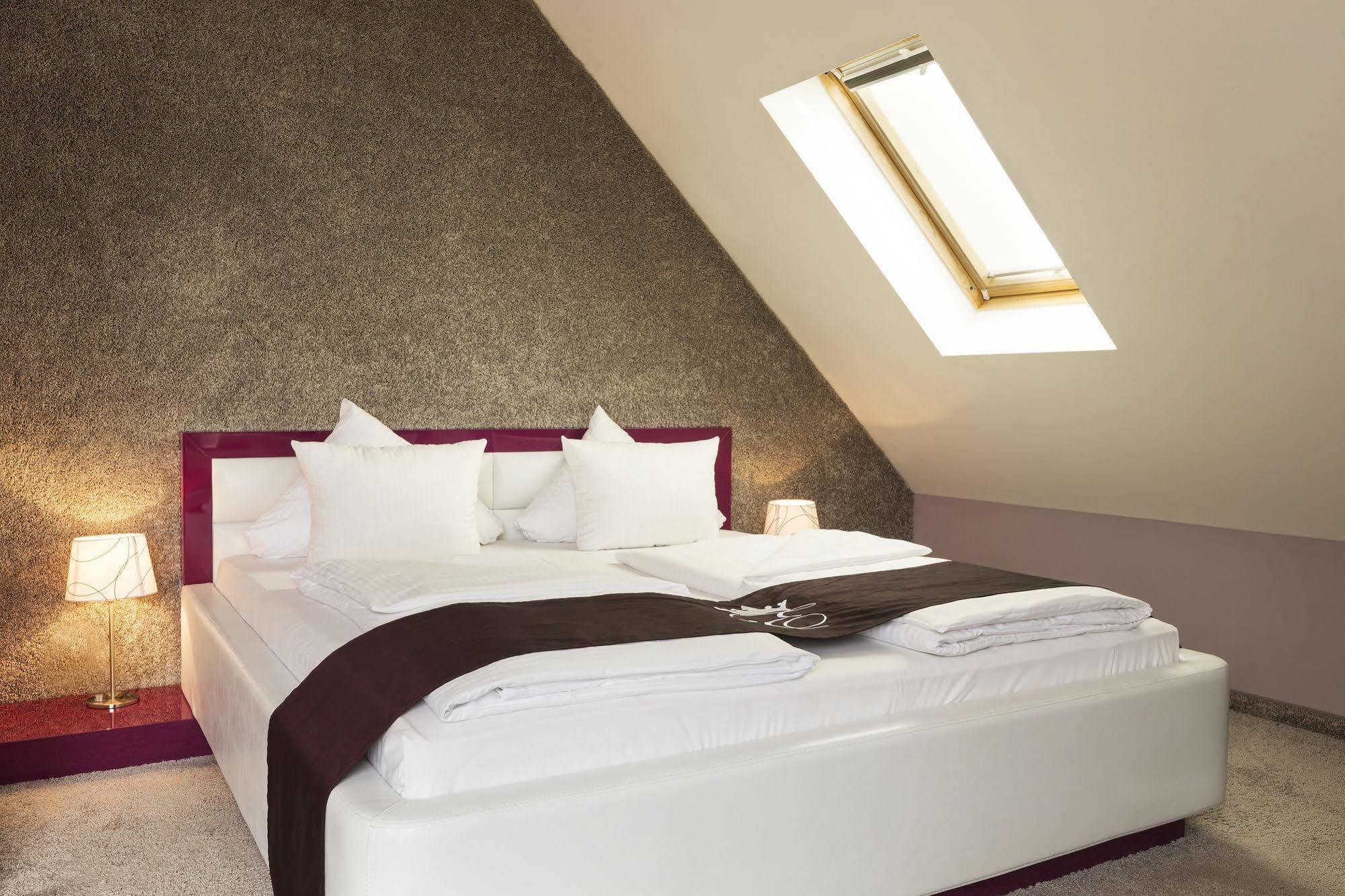 Empress Boutique Hotel 3*