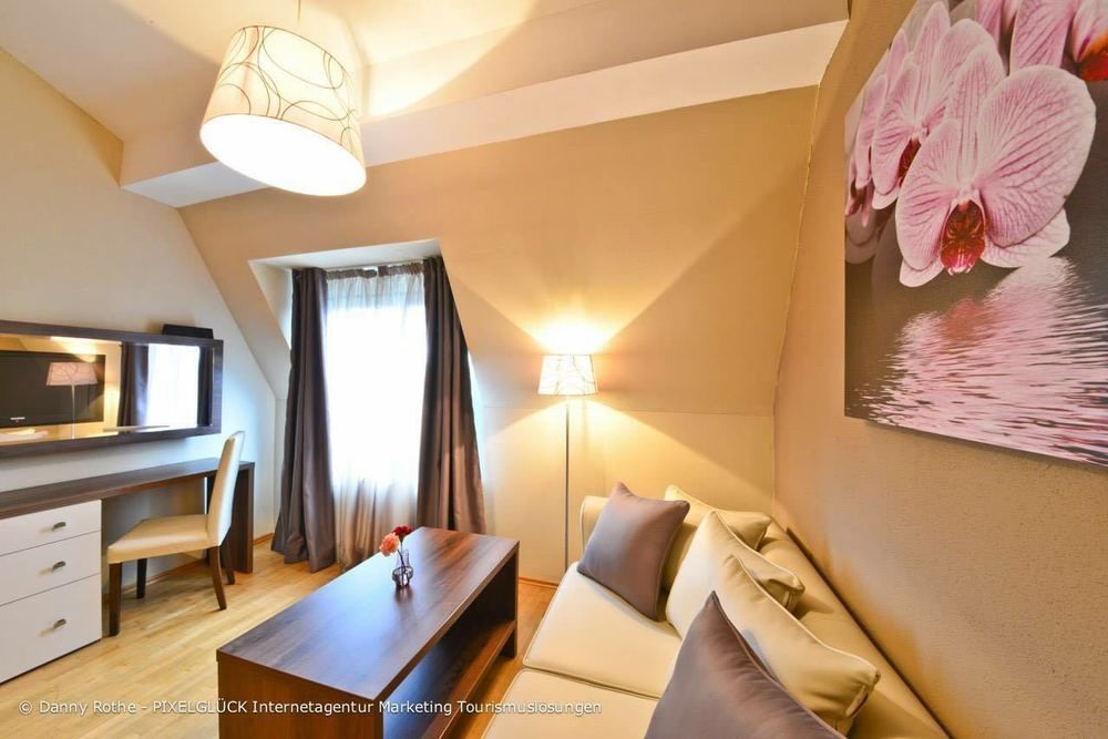 Empress Boutique 3*